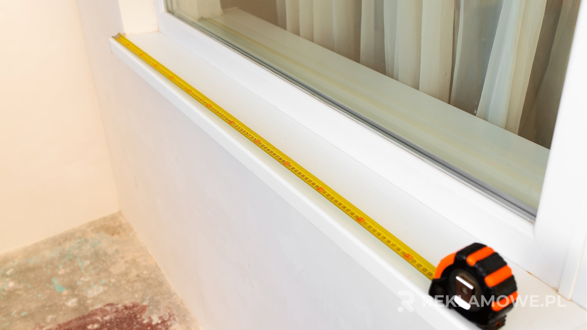 Interaktywne miarki używane w reklamie