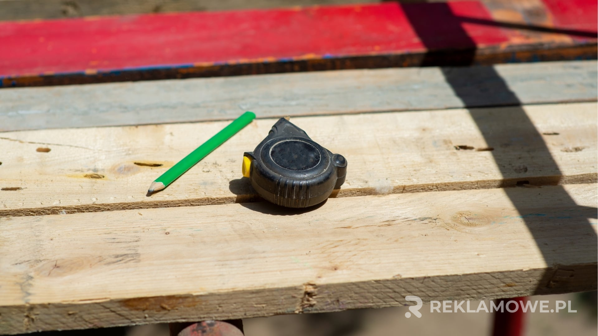 Porównanie technik nadruku na miarkach reklamowych