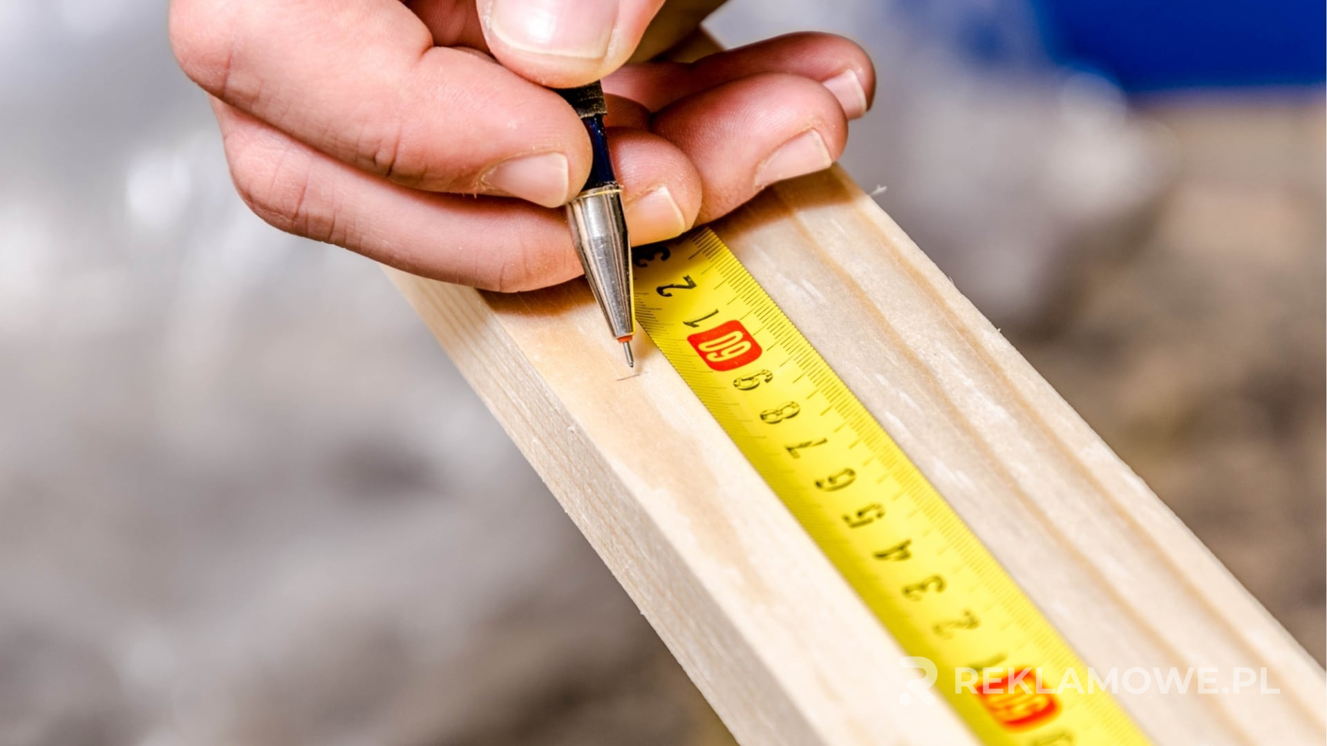 Nowoczesne trendy w projektowaniu miarek reklamowych w 2025 roku